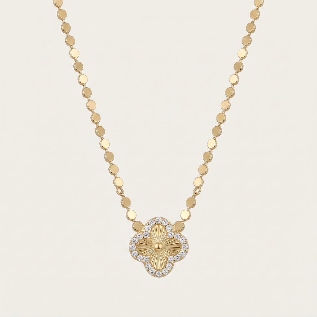 clover form taş detaylı gold kolye modeli