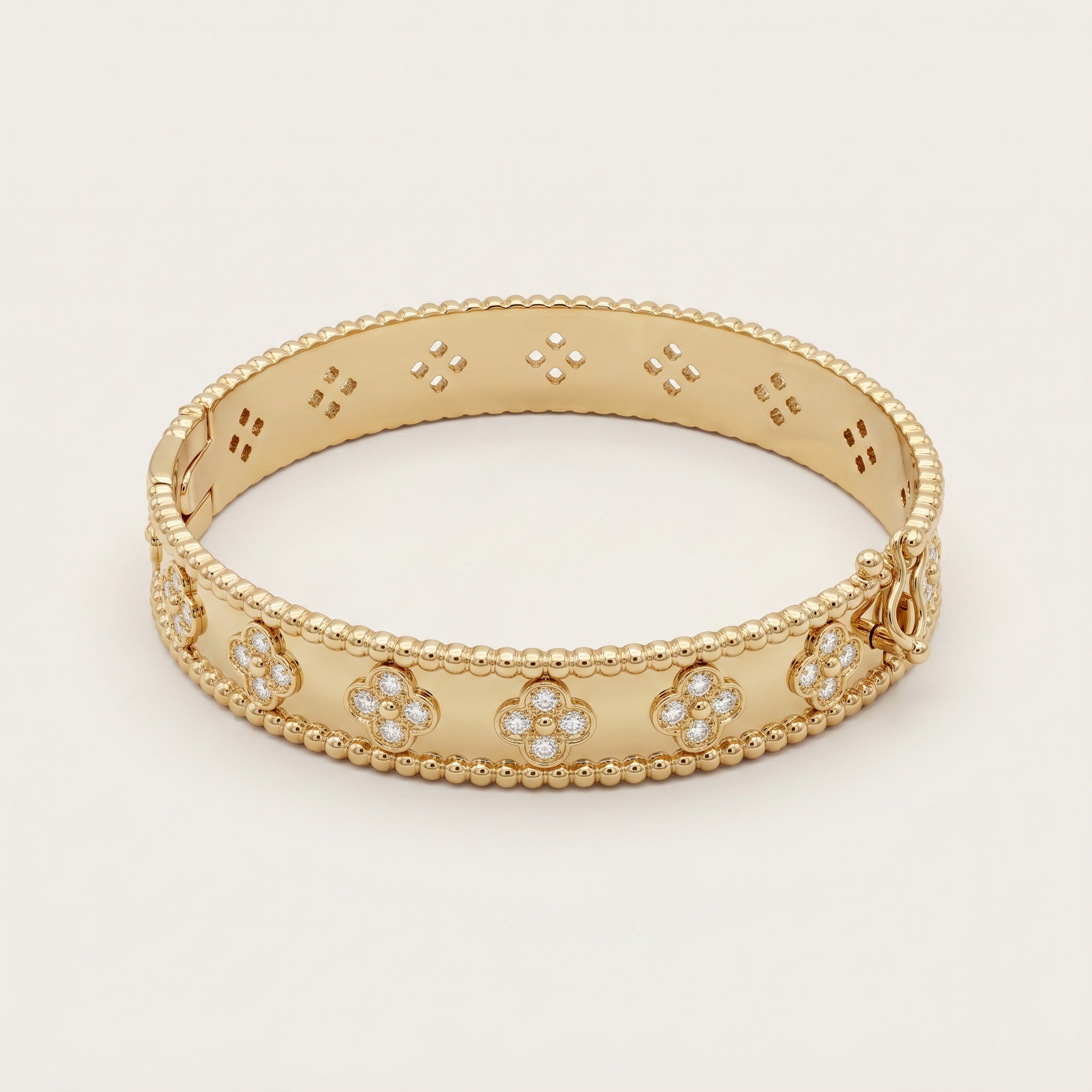 Yonca Motif Detaylı Gold Kelepçe Bileklik